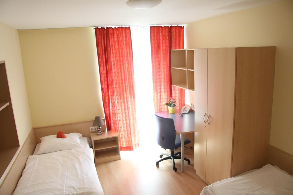 Strawberry Hostel Вена Номер фото
