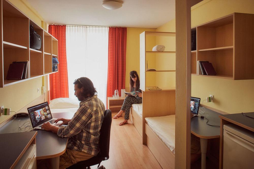 Strawberry Hostel Вена Экстерьер фото
