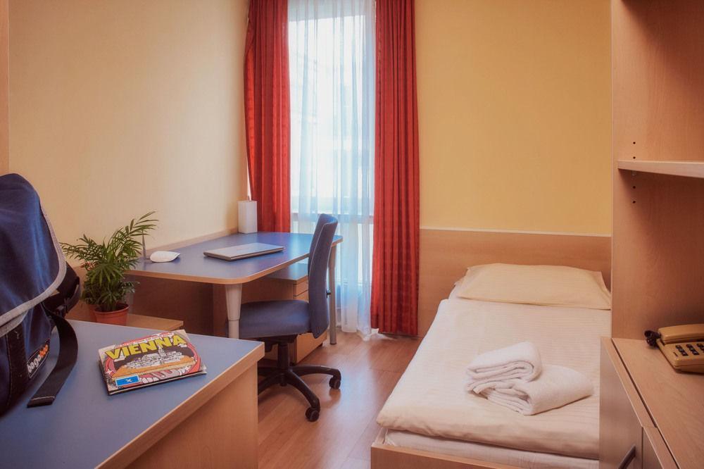 Strawberry Hostel Вена Экстерьер фото