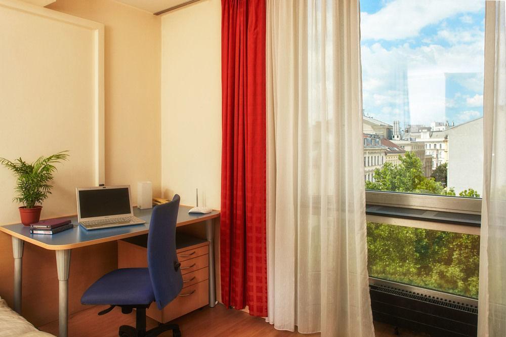 Strawberry Hostel Вена Экстерьер фото